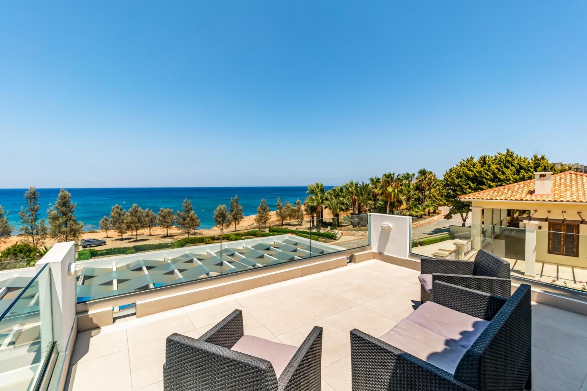 Beach Front Aqua Marina By Ezoria Villas Паралімні Екстер'єр фото